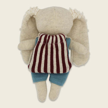 Hase „Kindergartenkind“ mit Rucksack und Anzug in hellblau Kuscheltier