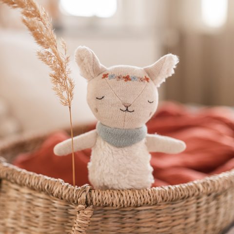 Babyrassel Lamm mit Plüsch, natur