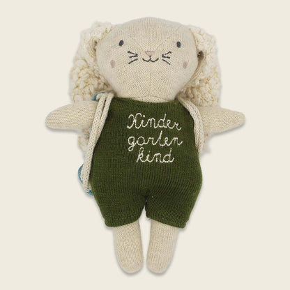 Hase „Kindergartenkind“ mit Rucksack und Anzug in oliv Kuscheltier